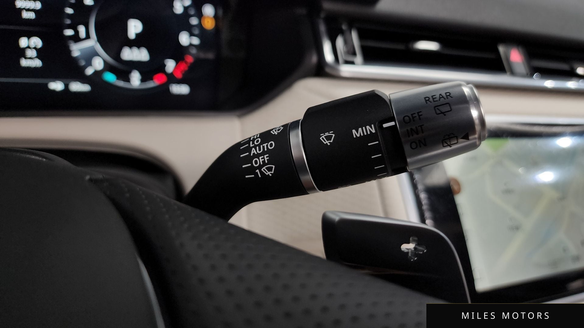 Land Rover 레인지로버 벨라 2022 — миниатюра 29