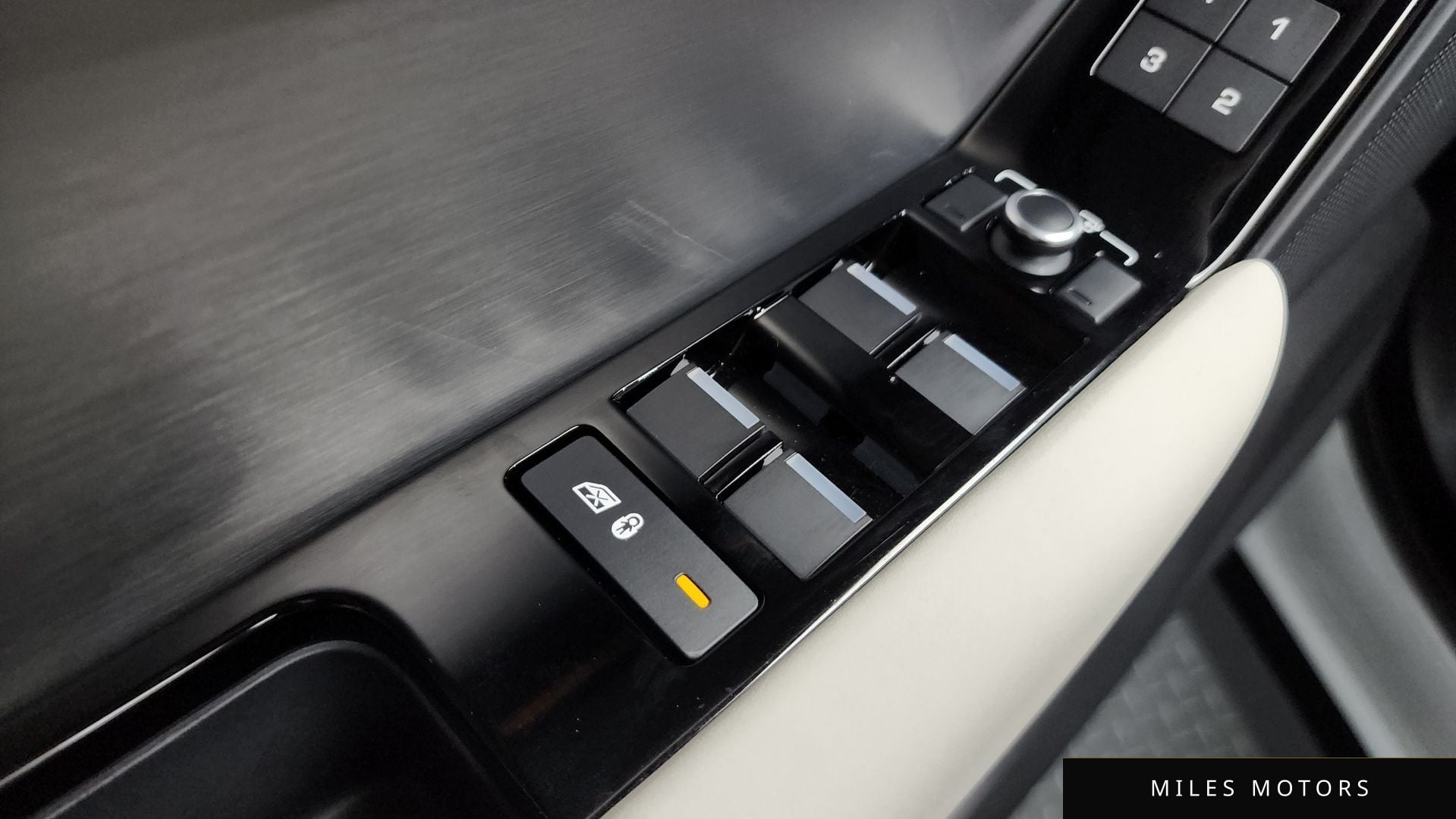 Land Rover 레인지로버 벨라 2022 — миниатюра 30