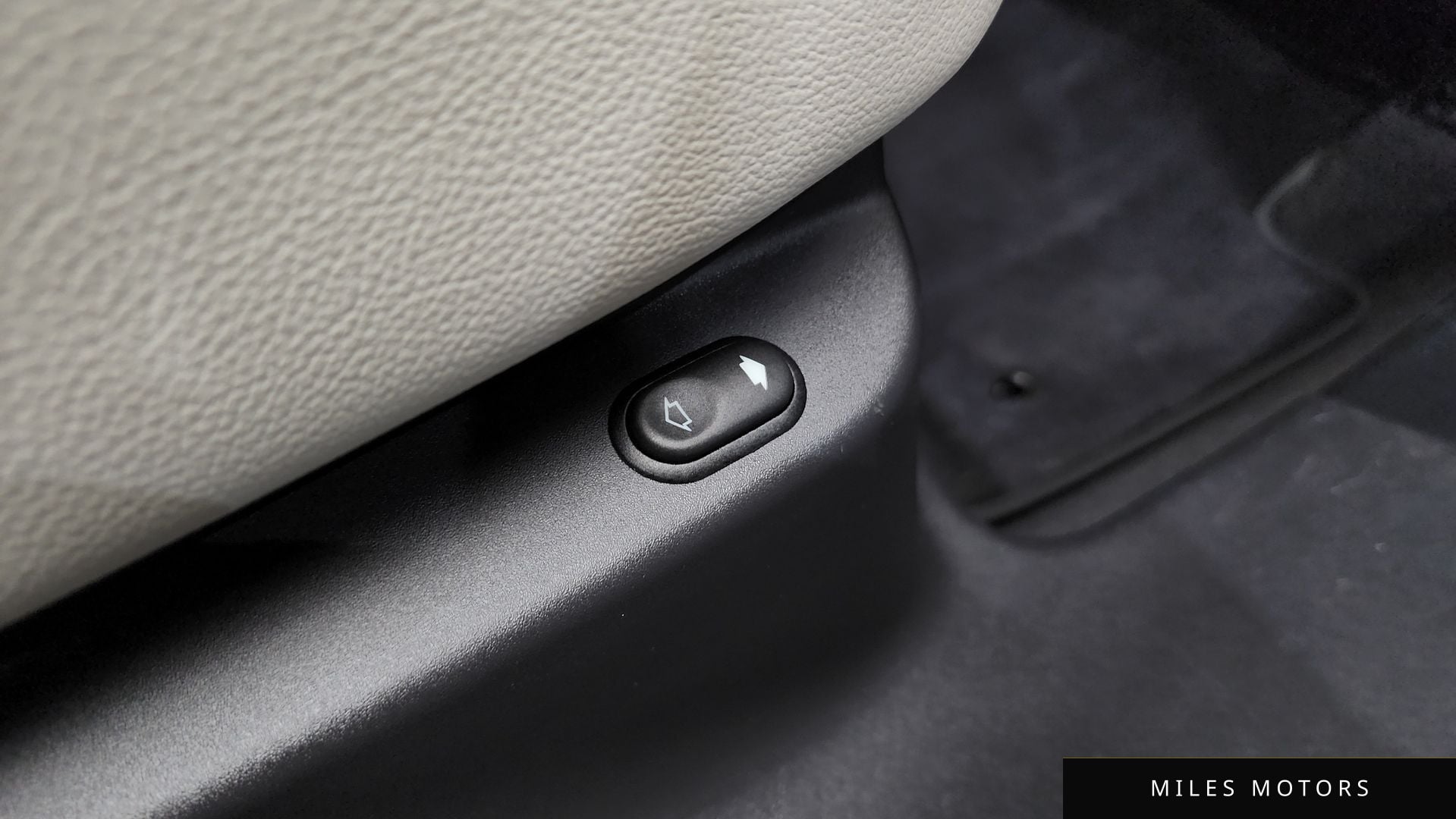 Land Rover 레인지로버 벨라 2022 — миниатюра 37