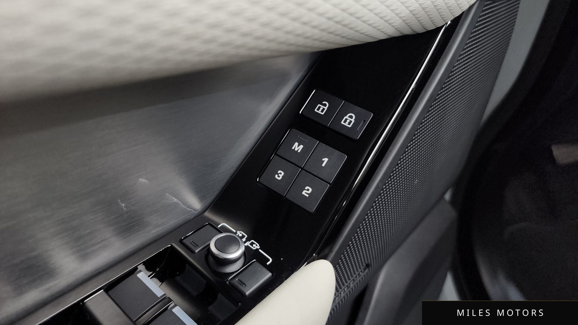 Land Rover 레인지로버 벨라 2022 — миниатюра 38