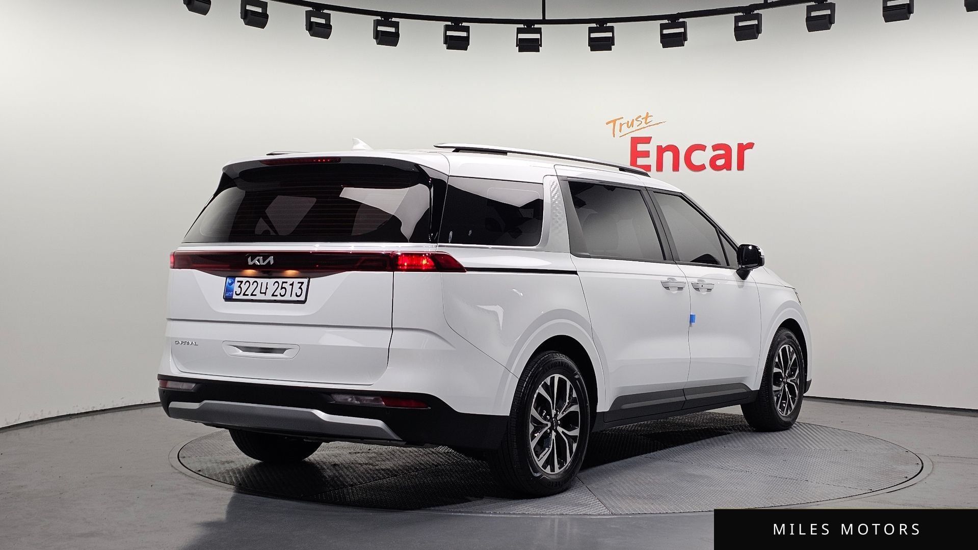Kia Carnival 2023 — миниатюра 2