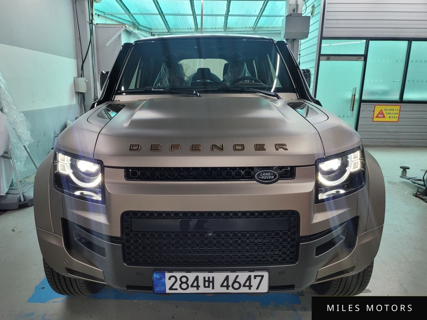 Land Rover Defender 2025