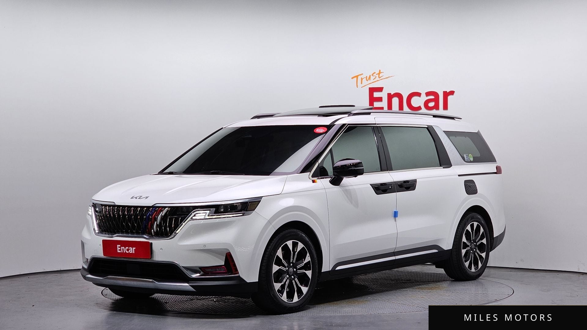 Kia Carnival 2021 — фото 1 из 12