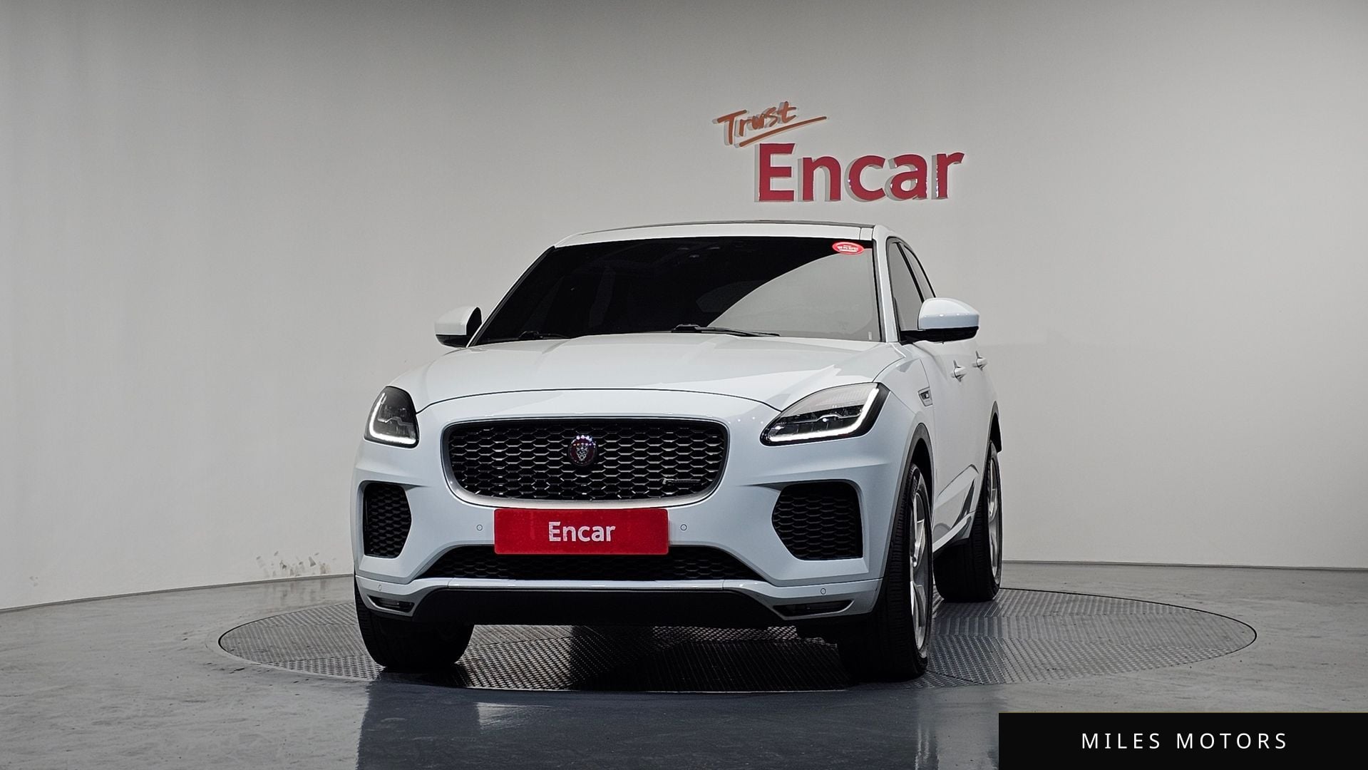 Jaguar E-PACE 2018 — миниатюра 3