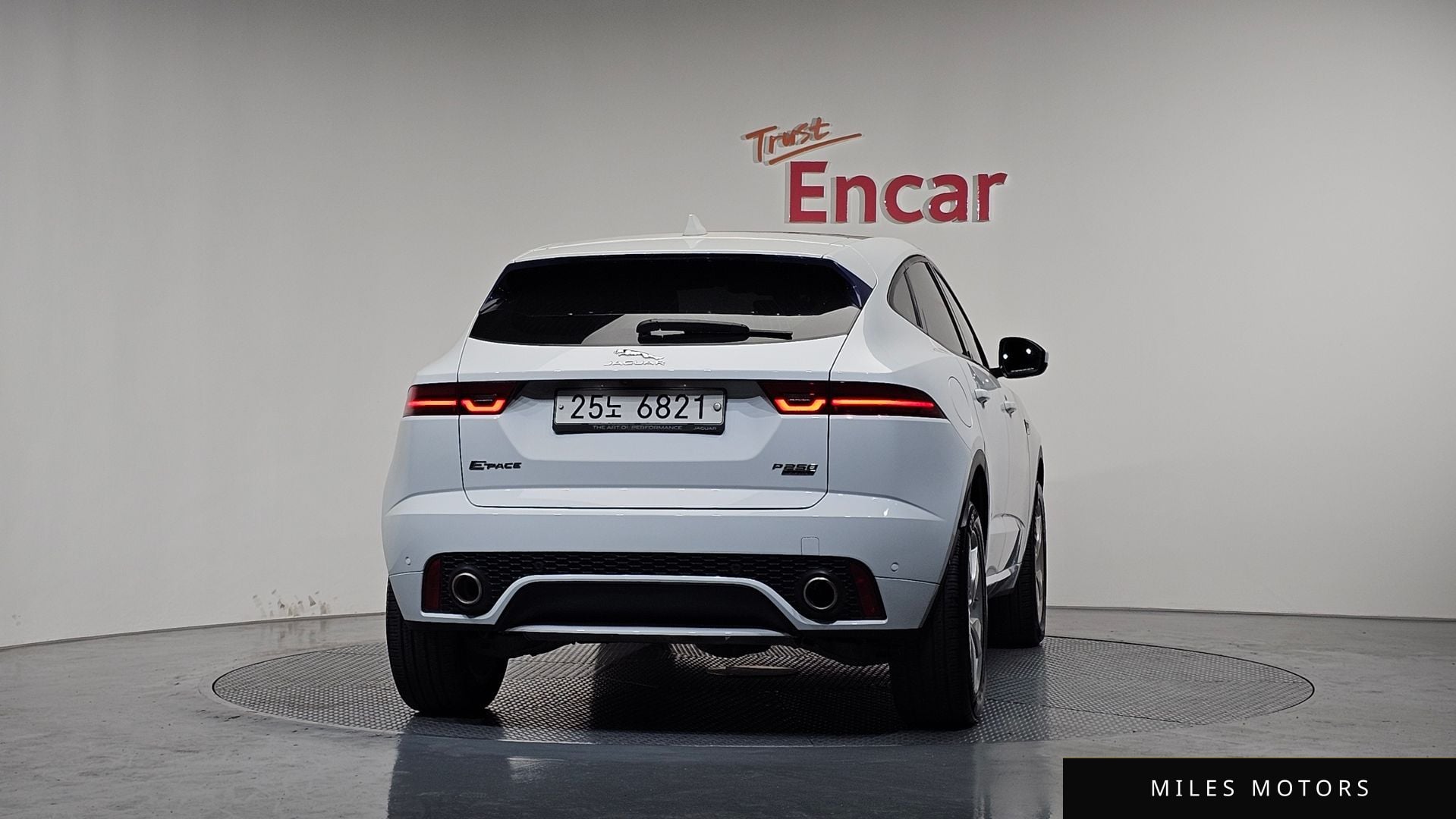 Jaguar E-PACE 2018 — миниатюра 4