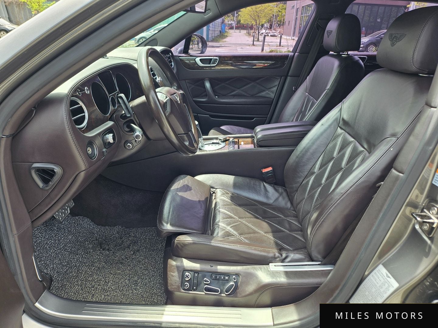 Bentley Flying Spur 2012 — миниатюра 12