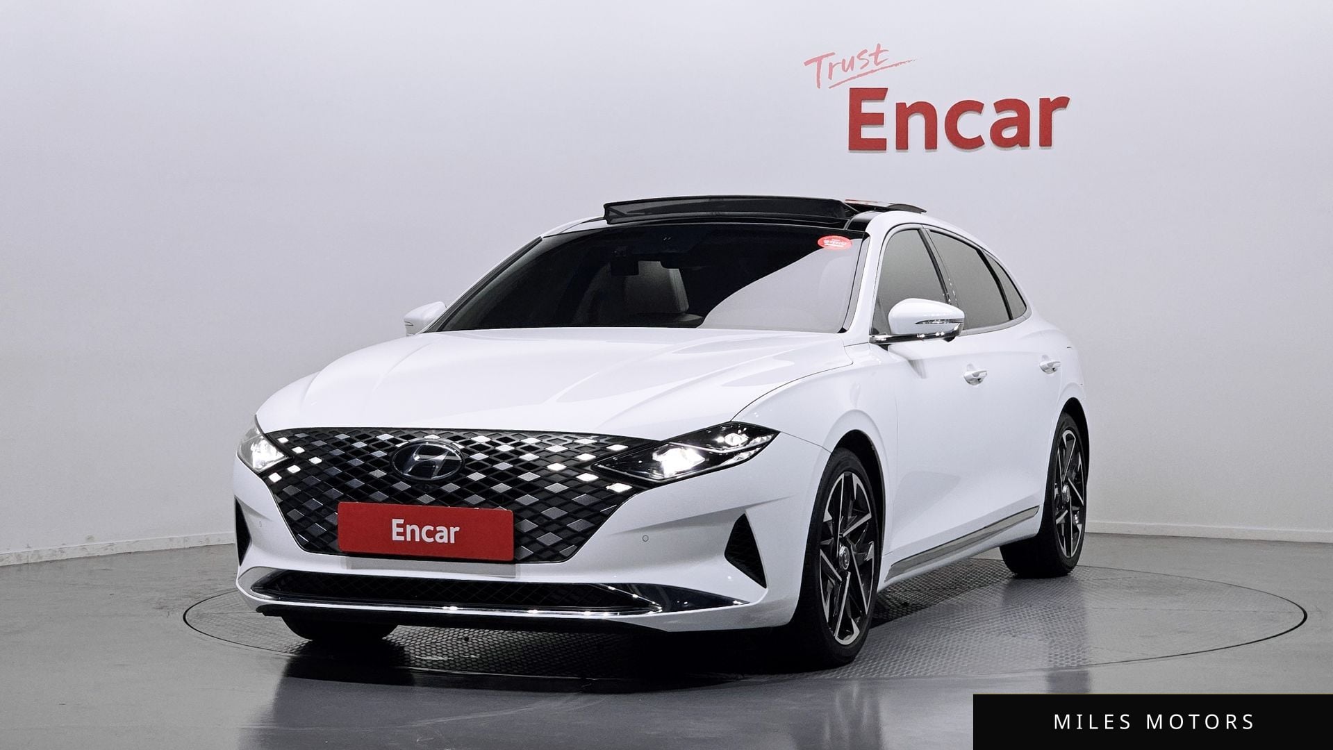 Hyundai Grandeur 2023 — фото 1 из 12