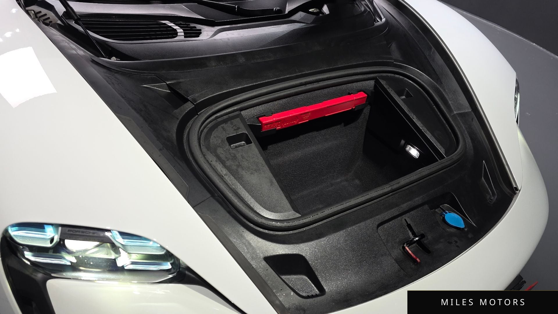 Porsche Taycan 2021 — миниатюра 6