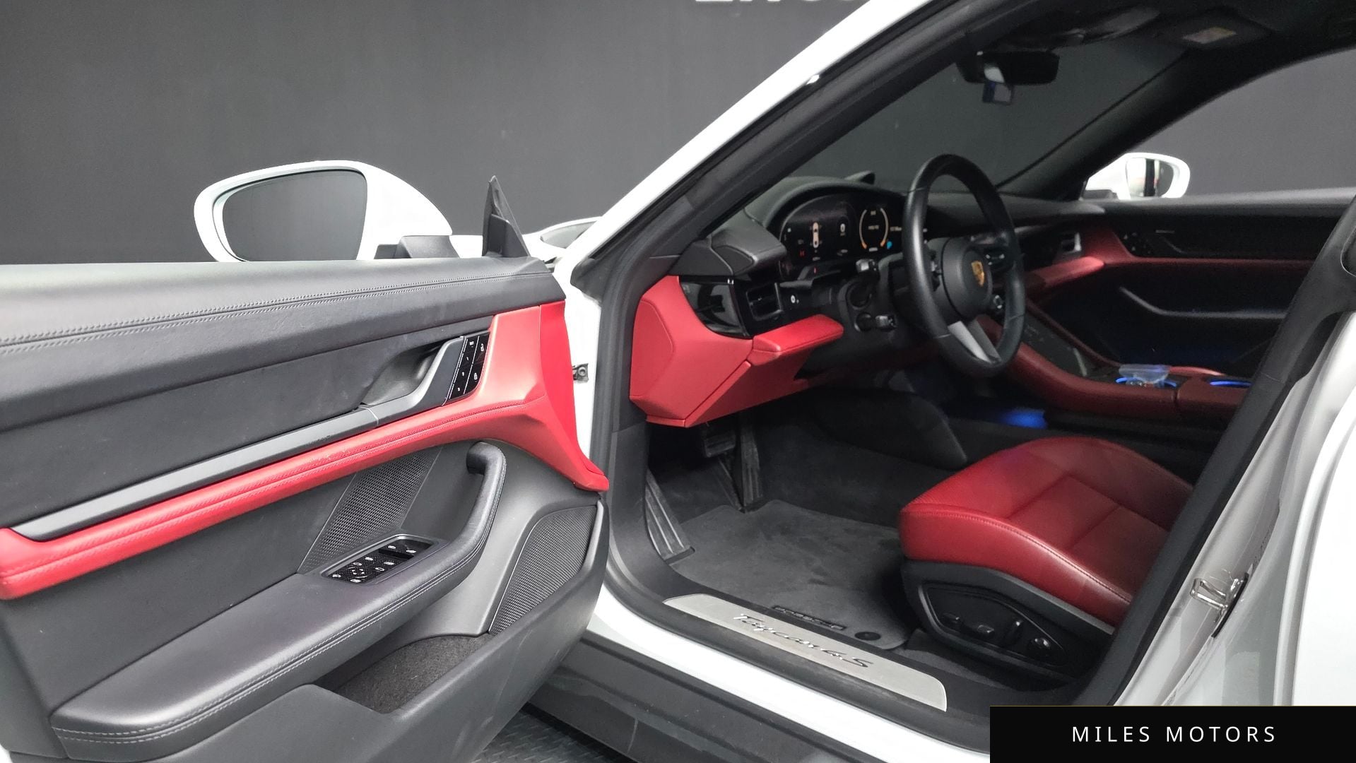 Porsche Taycan 2021 — миниатюра 10