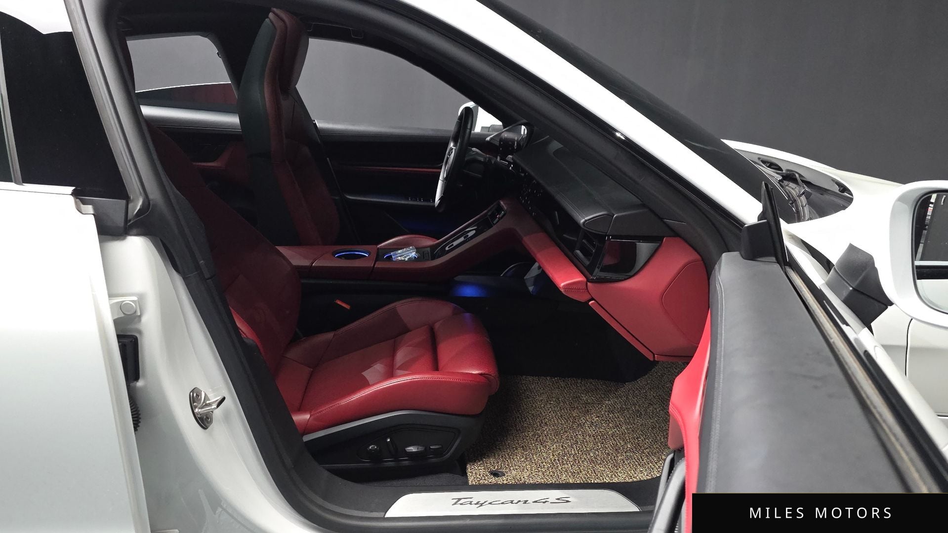 Porsche Taycan 2021 — миниатюра 11