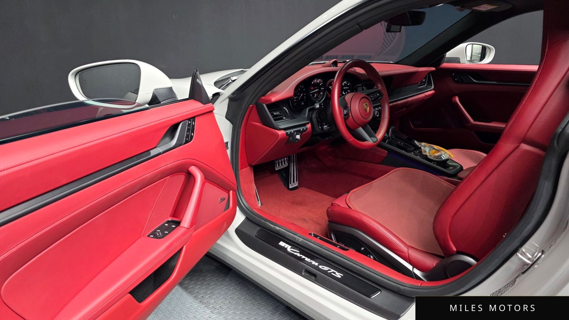 Porsche 911 (992) 2023 — миниатюра 10
