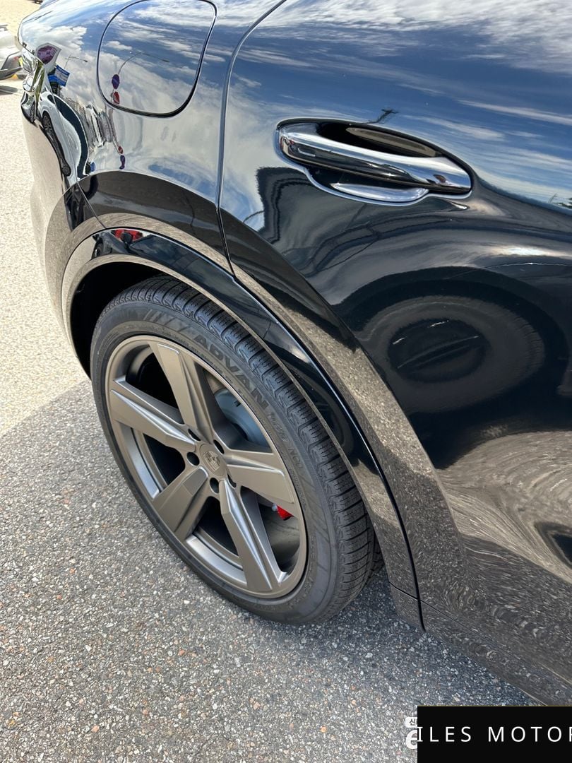 Porsche Cayenne 2025 — миниатюра 10
