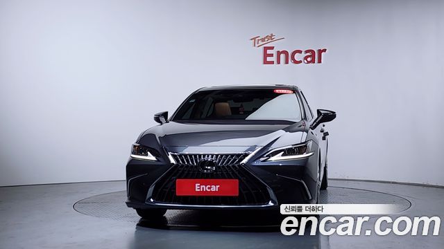 Лексус ES300h 2023 — миниатюра 2