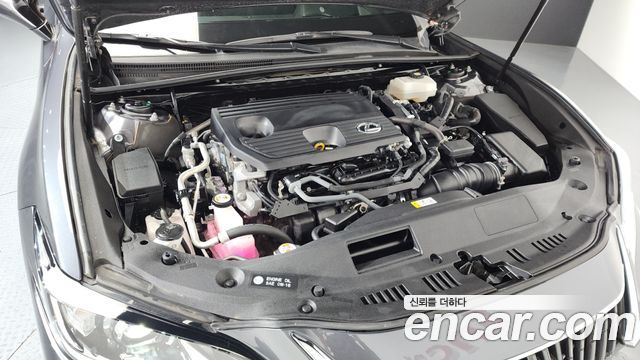 Лексус ES300h 2023 — миниатюра 5
