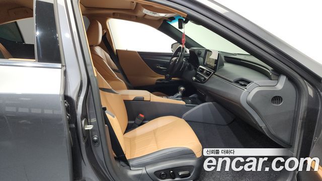 Лексус ES300h 2023 — миниатюра 15