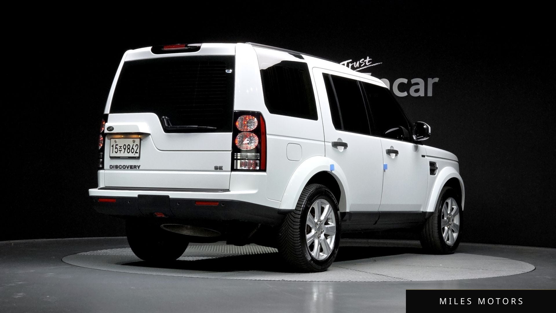 Land Rover Discovery 2015 — миниатюра 2