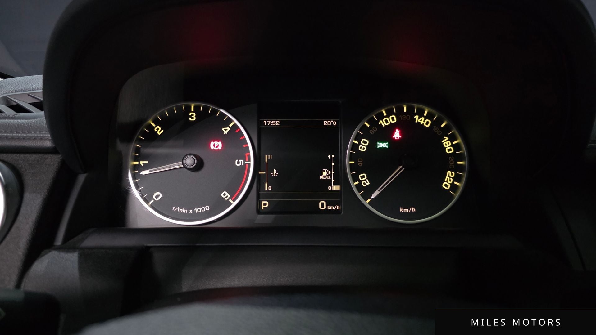 Land Rover Discovery 2015 — миниатюра 8