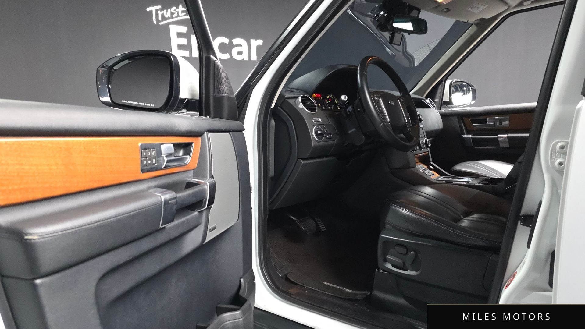 Land Rover Discovery 2015 — миниатюра 10