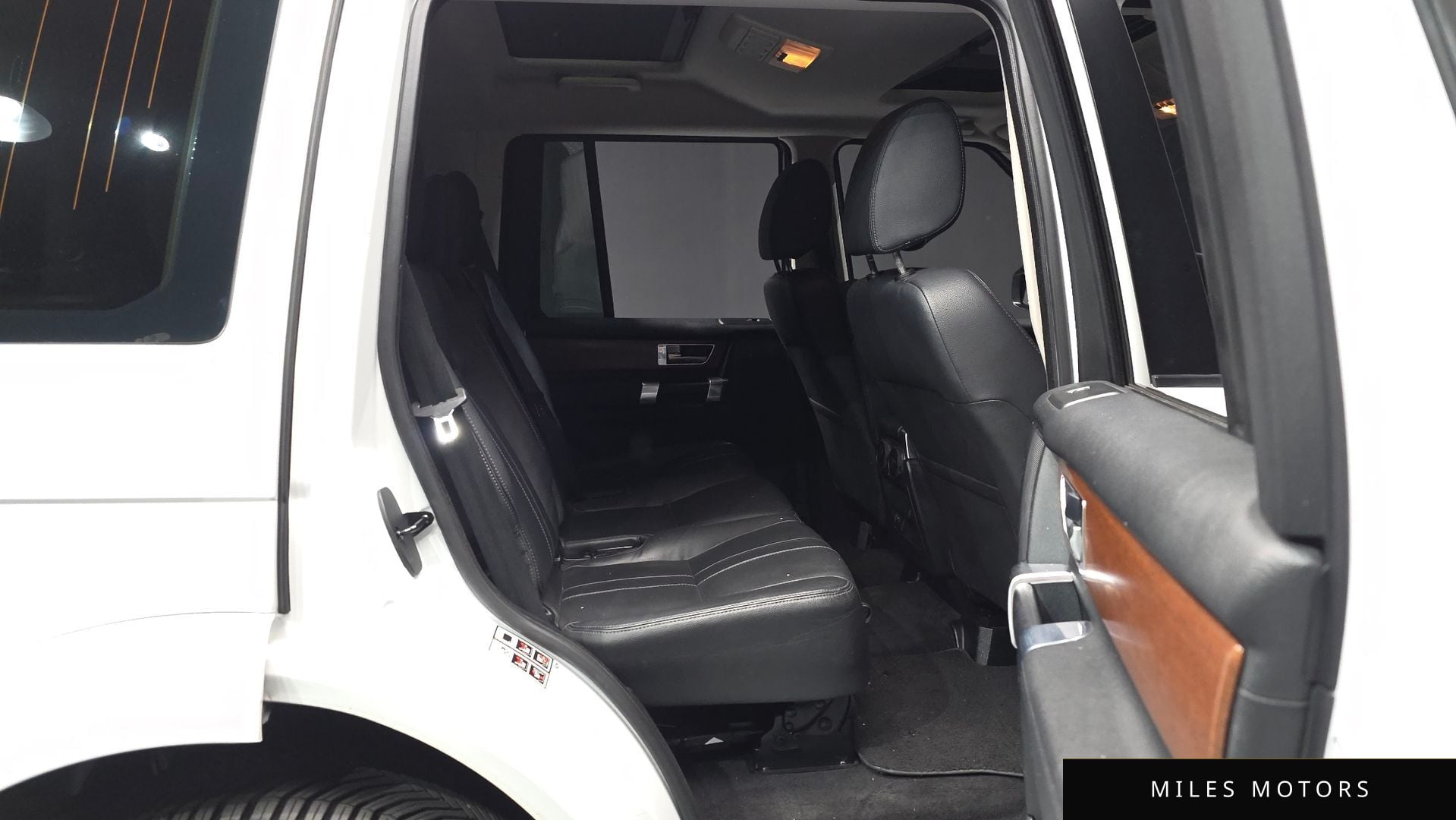 Land Rover Discovery 2015 — миниатюра 12