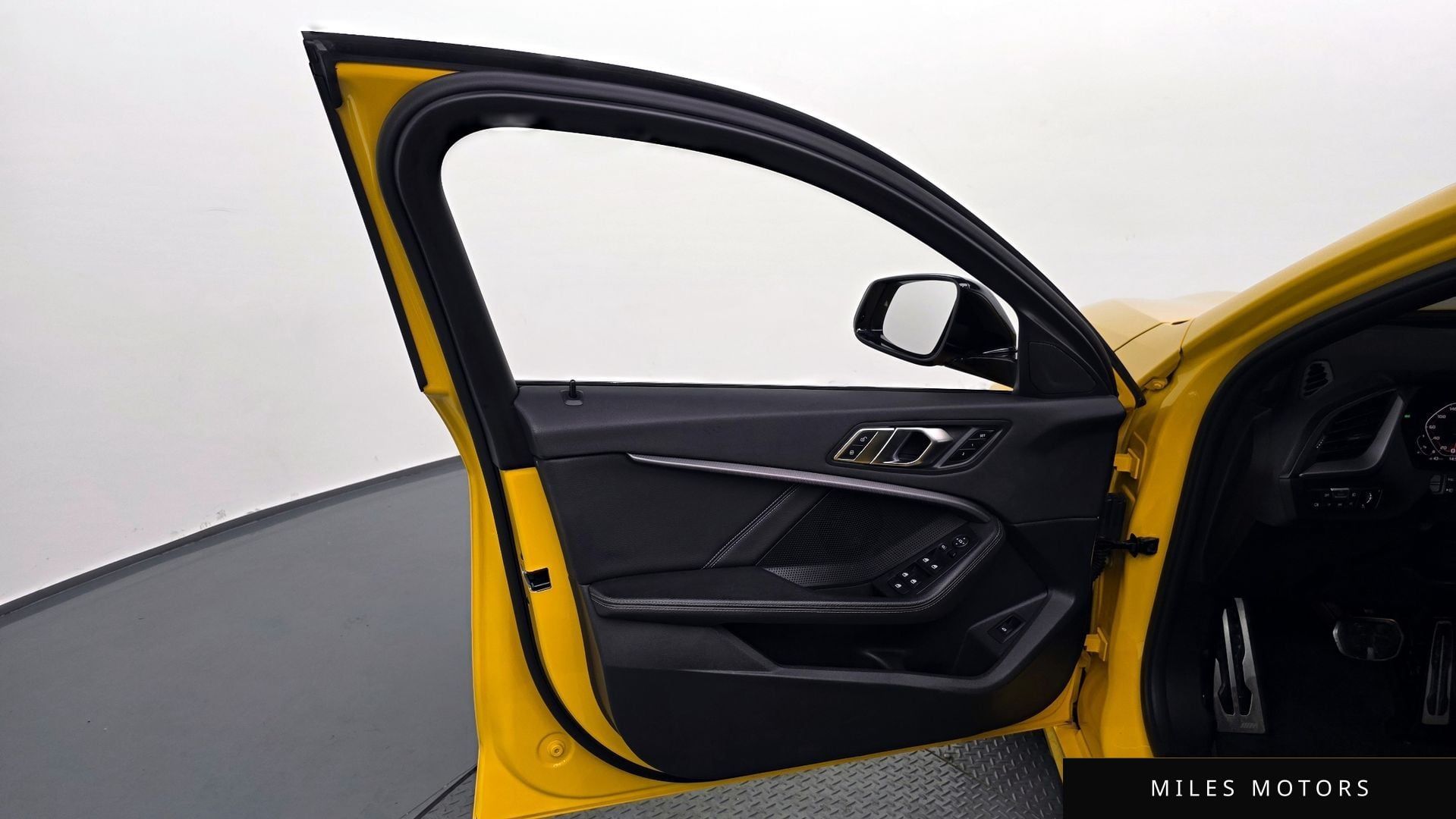 BMW 1 Series (F40) 2022 — миниатюра 14