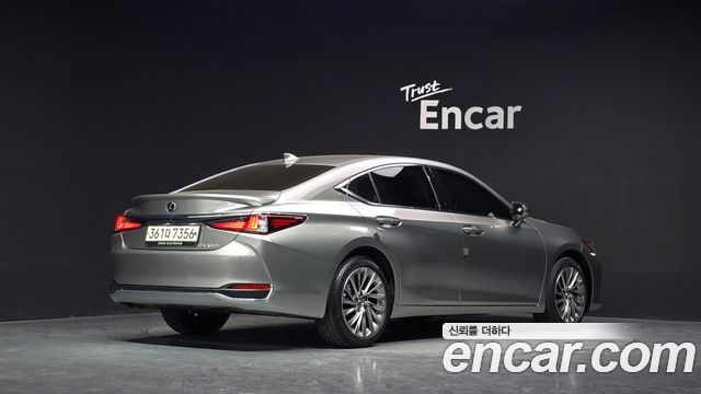 Лексус ES300h 2025 — миниатюра 2