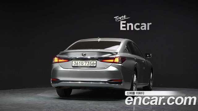 Лексус ES300h 2025 — миниатюра 4