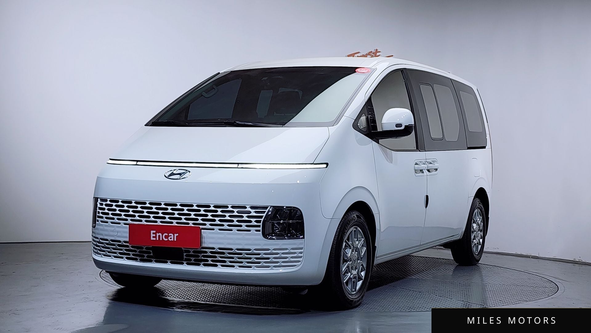 Hyundai Staria 2023 — фото 1 из 12
