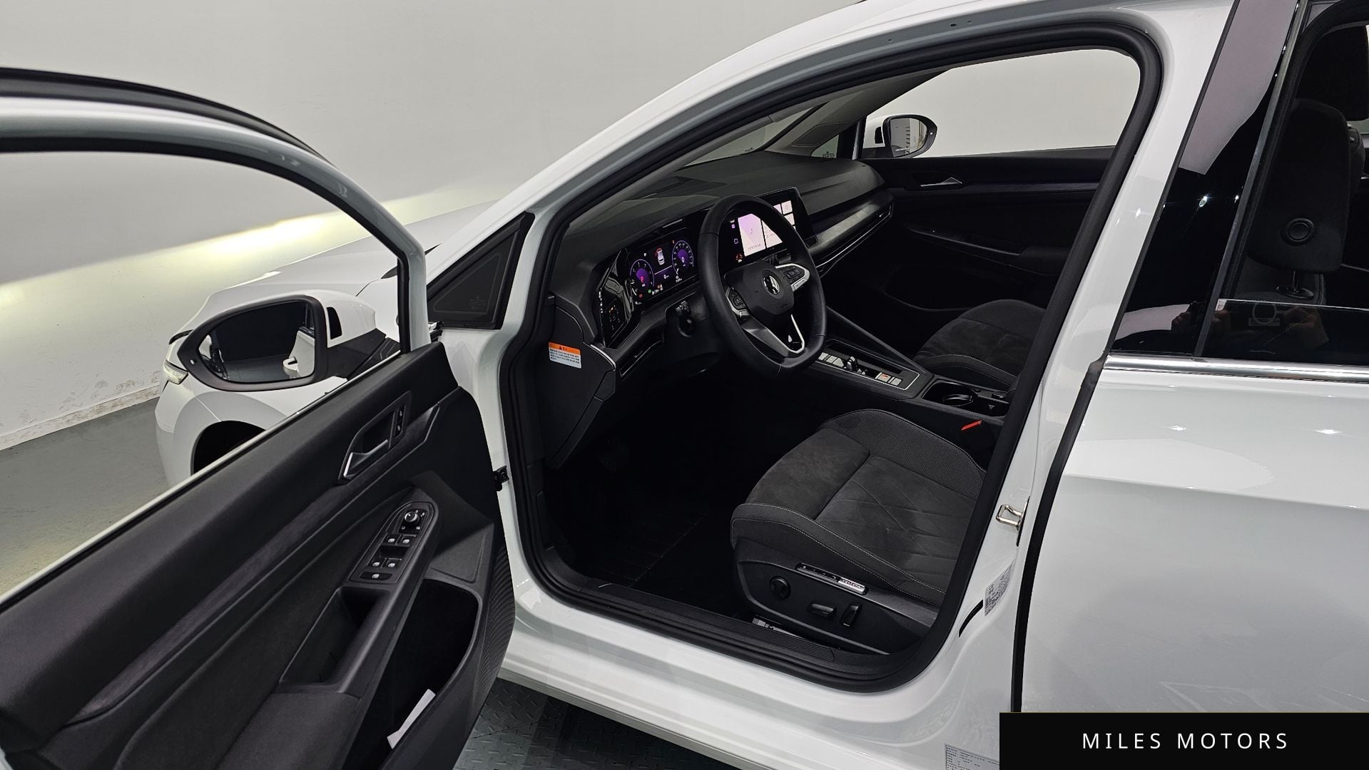 Volkswagen 골프 2022 — миниатюра 13