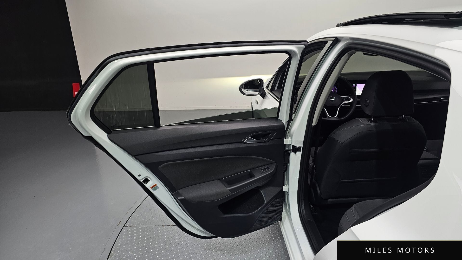 Volkswagen 골프 2022 — миниатюра 15