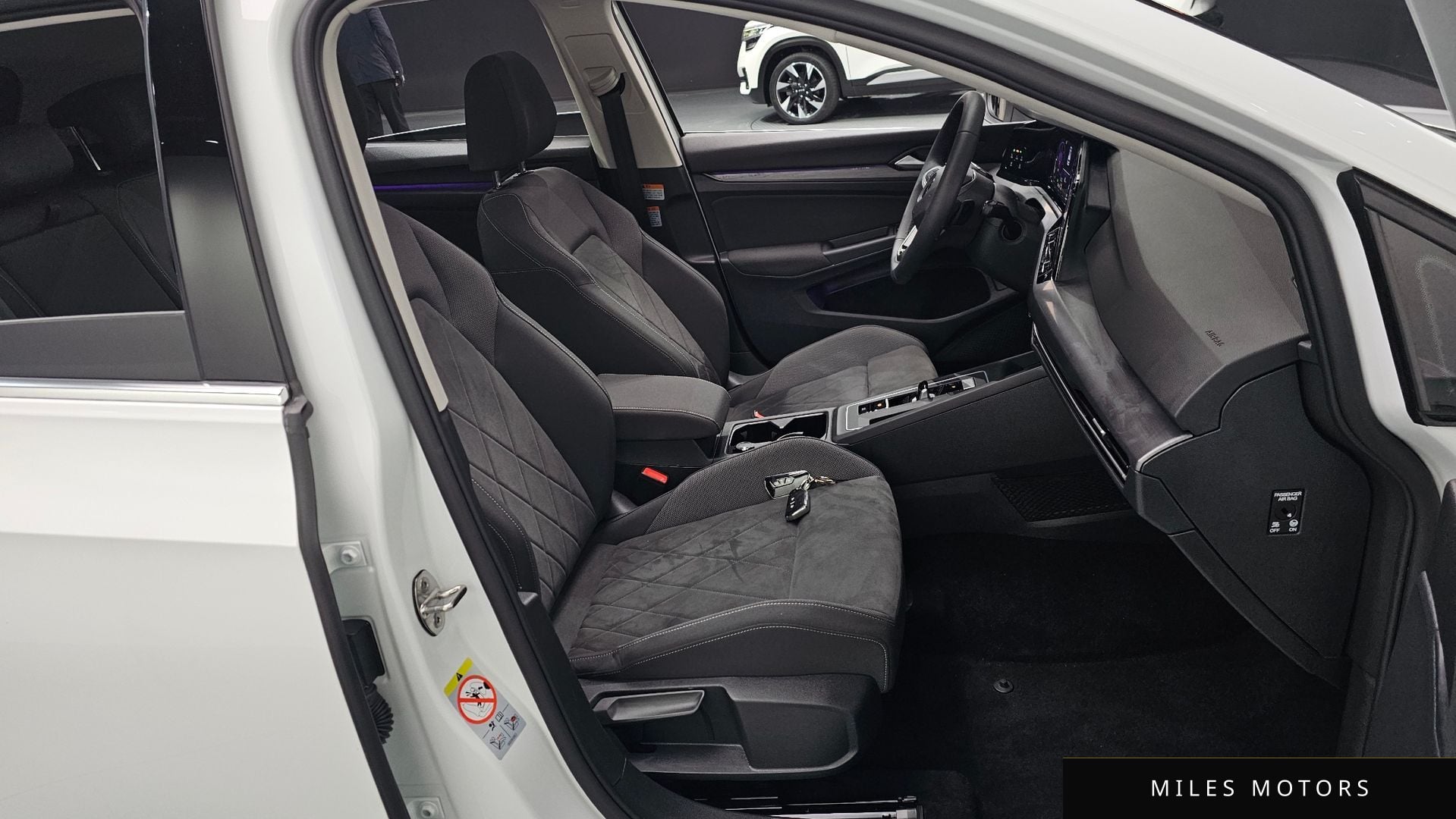 Volkswagen 골프 2022 — миниатюра 16
