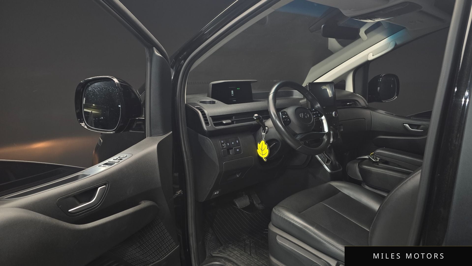 Hyundai Staria 2022 — миниатюра 10