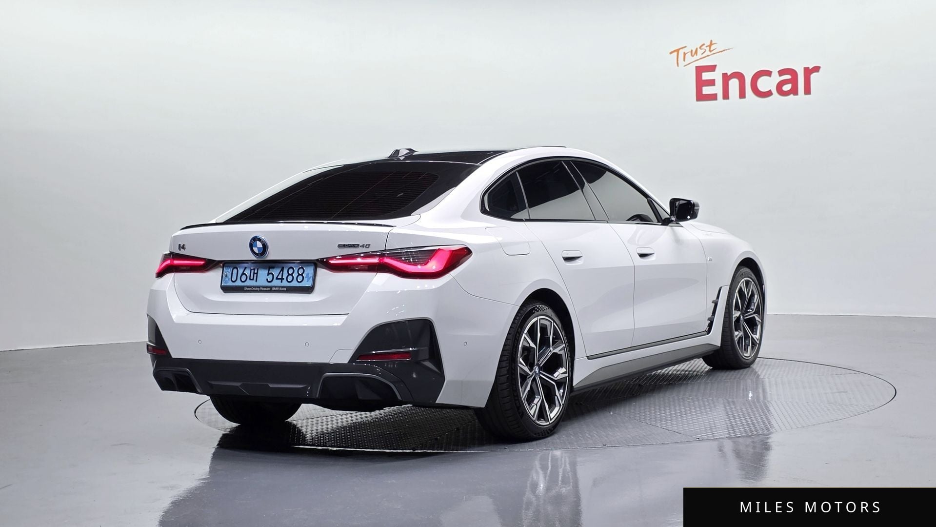 BMW i4 2023 — миниатюра 2