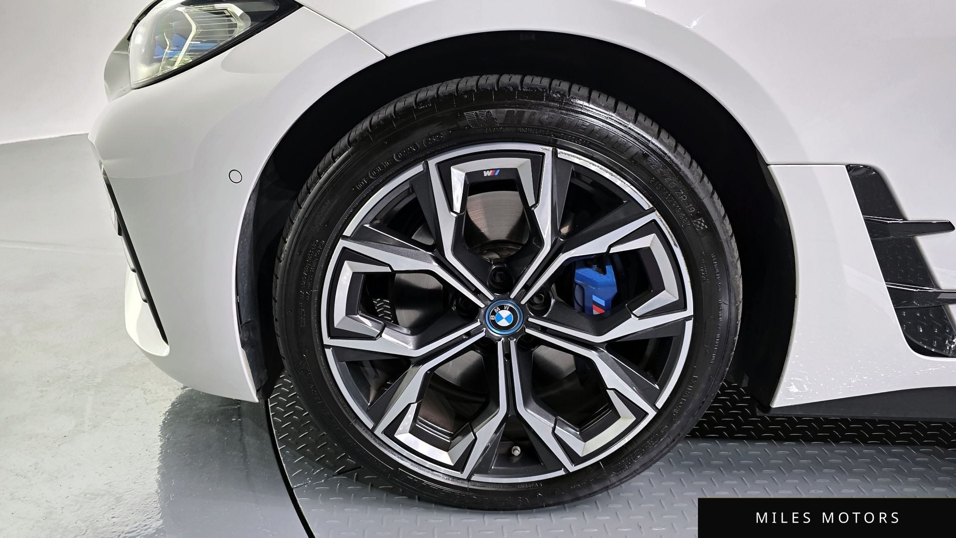 BMW i4 2023 — миниатюра 5