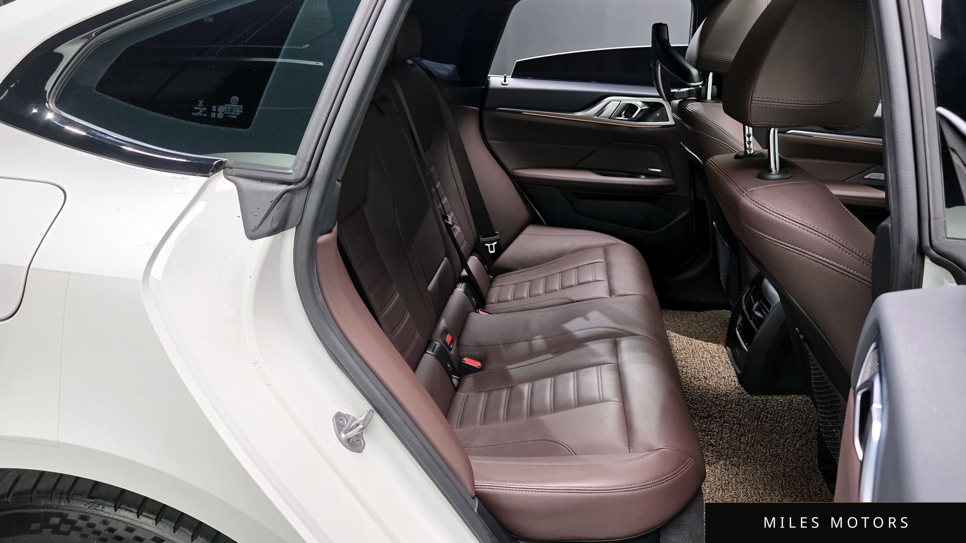 BMW i4 2023 — миниатюра 17