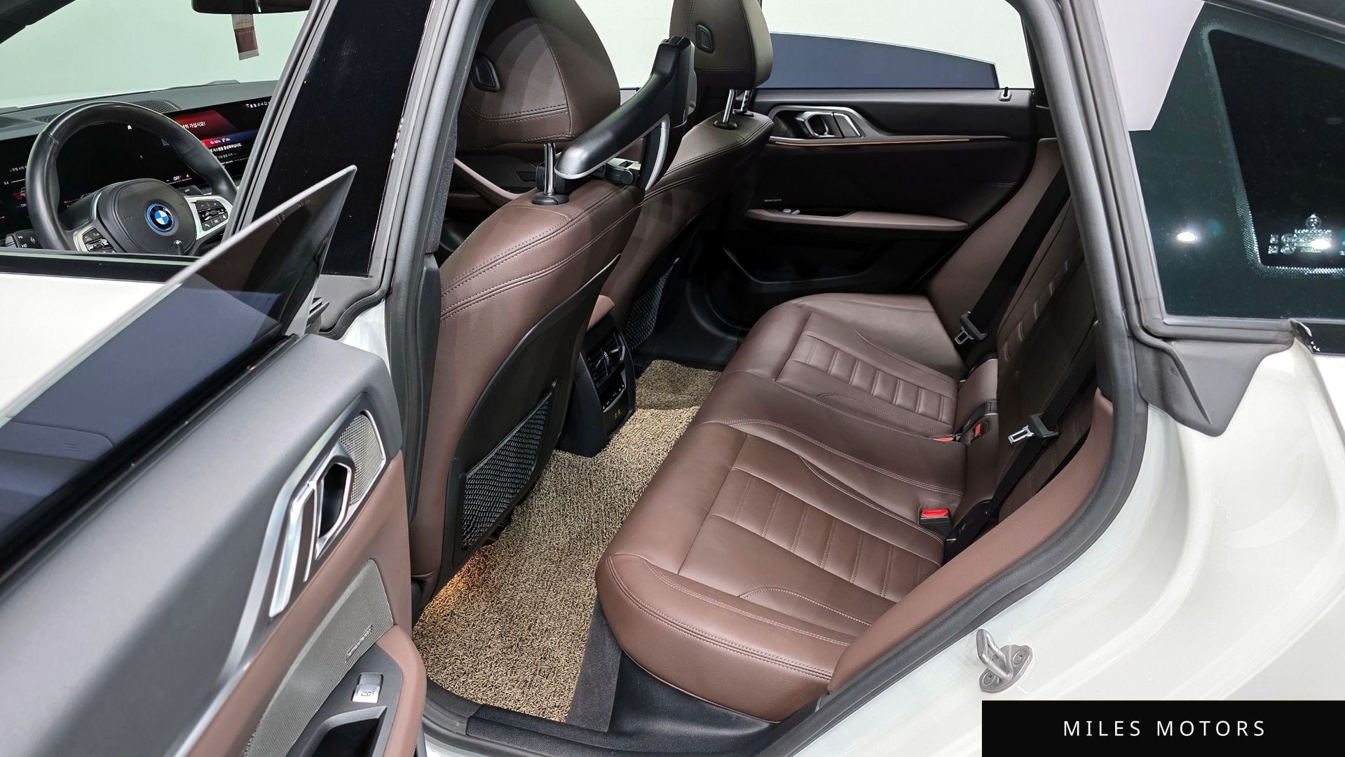 BMW i4 2023 — миниатюра 18