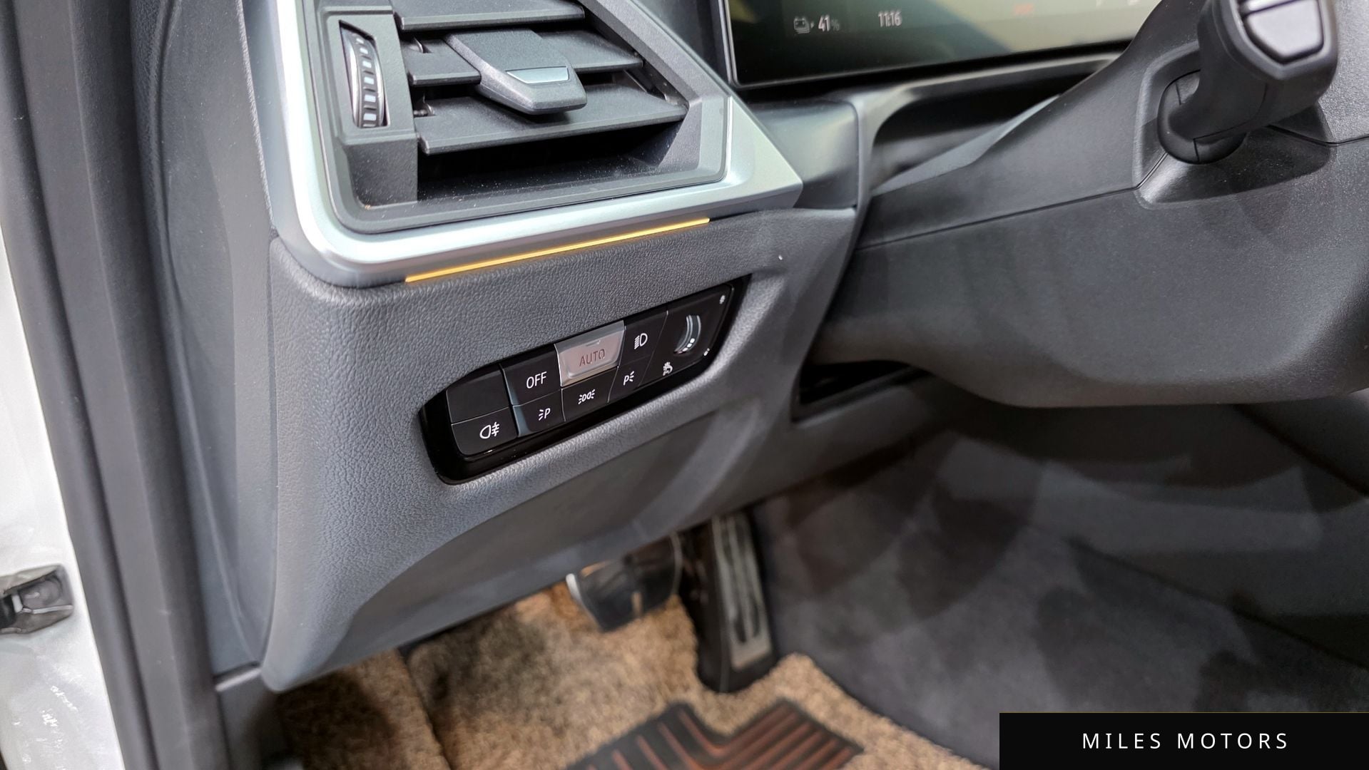 BMW i4 2023 — миниатюра 24