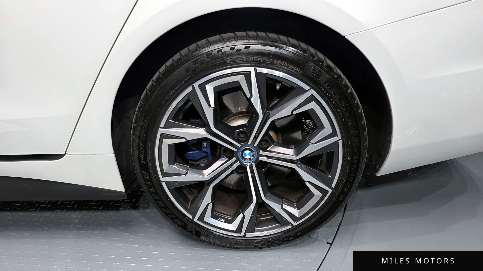 BMW i4 2023 — миниатюра 7