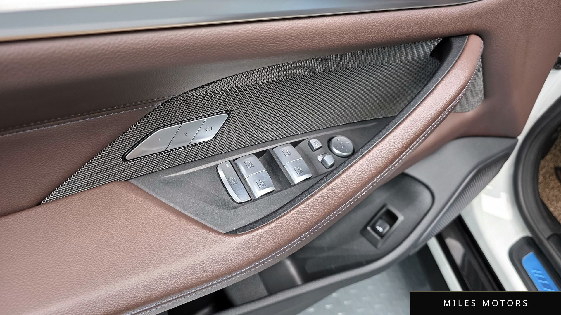 BMW i4 2023 — миниатюра 29