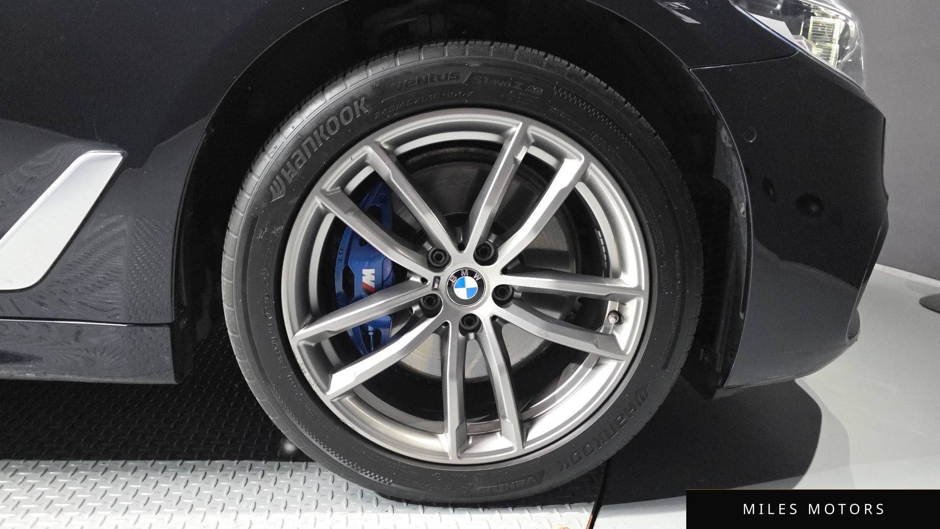 BMW 5 Series (G30) 2018 — миниатюра 5