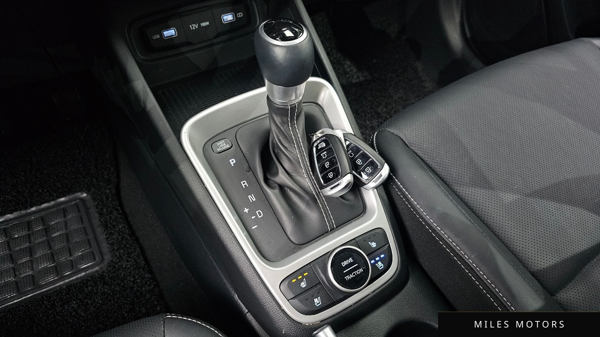 Hyundai 베뉴 2022 — миниатюра 12