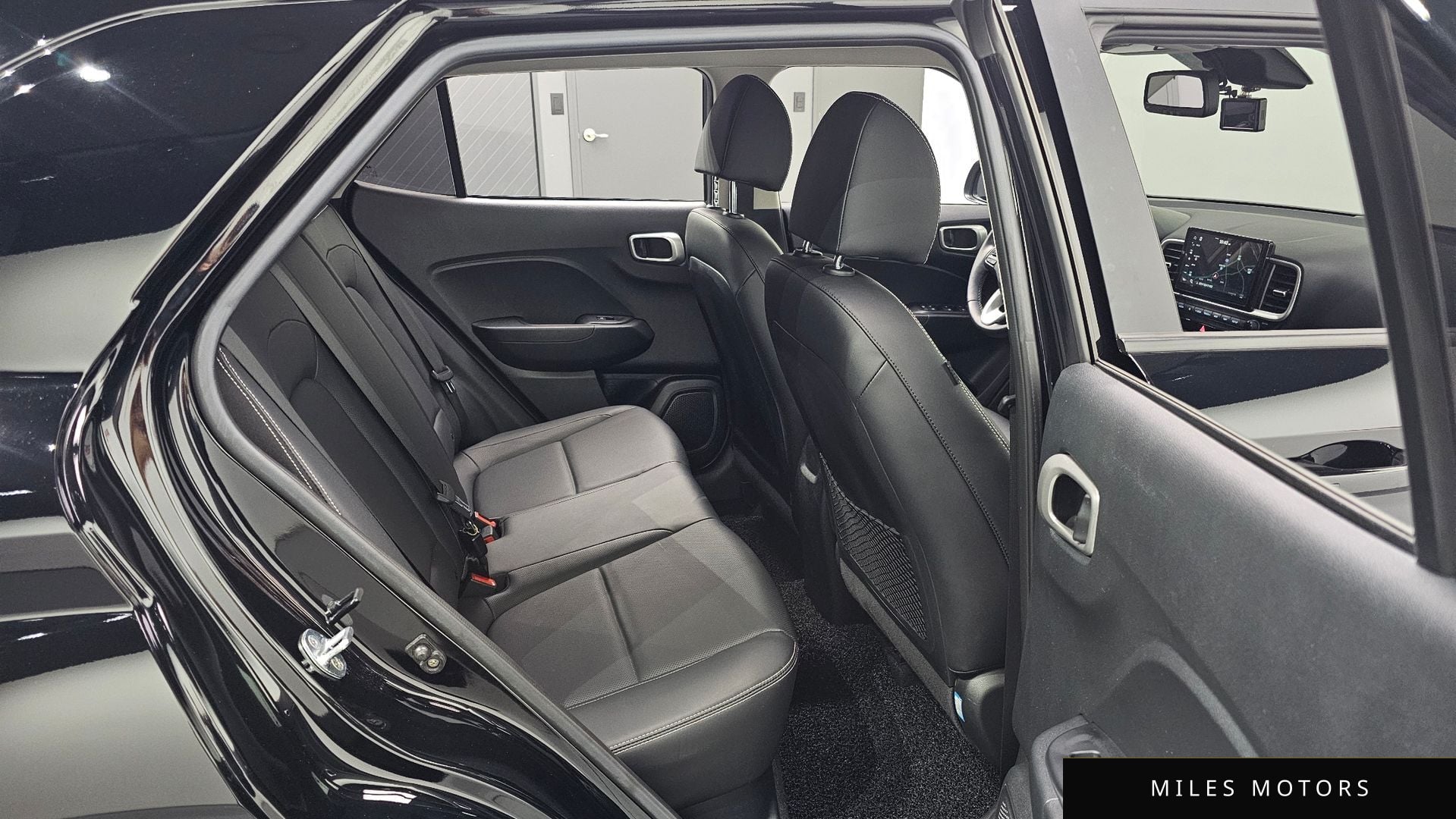 Hyundai 베뉴 2022 — миниатюра 17