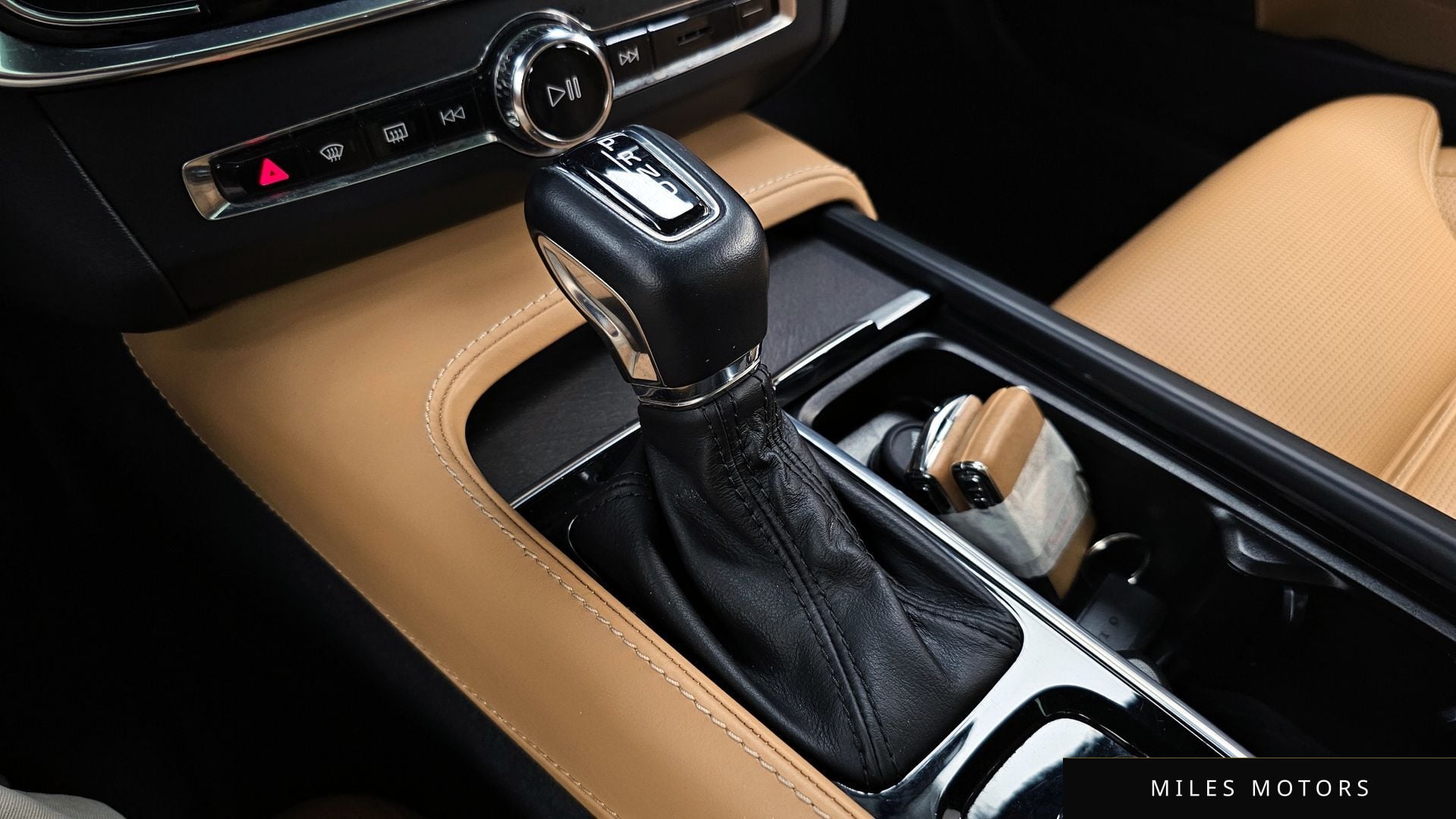 Volvo V90 크로스컨트리 2020 — миниатюра 12