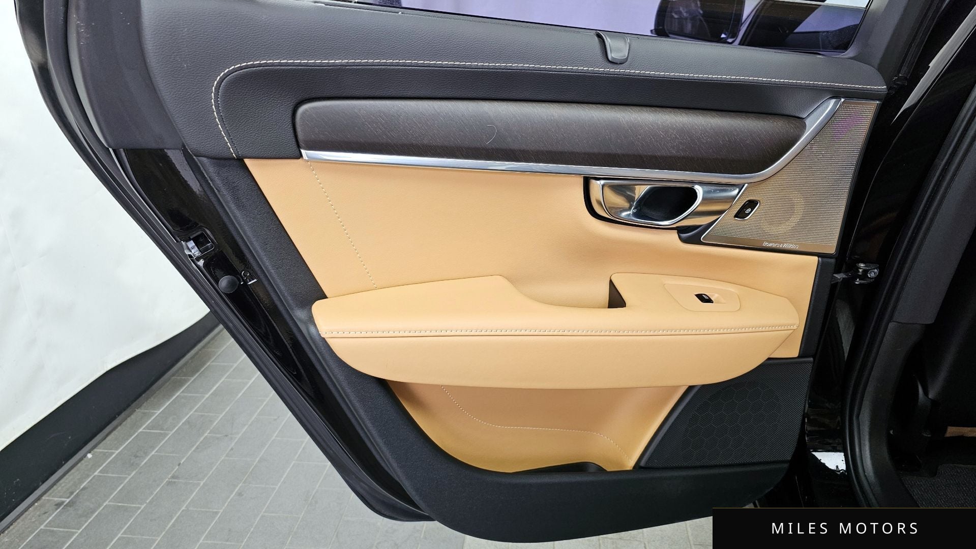 Volvo V90 크로스컨트리 2020 — миниатюра 15