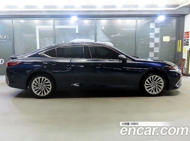 Лексус ES300h 2022 — миниатюра 3