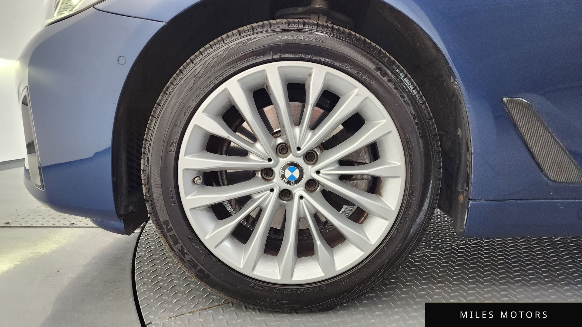 BMW 5 Series (G30) 2021 — миниатюра 5