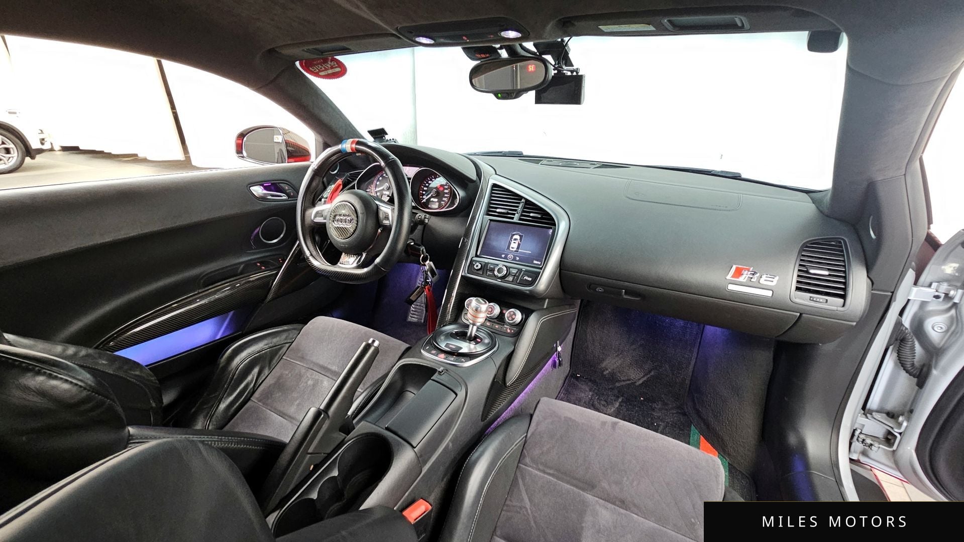 Audi R8 2010 — миниатюра 7