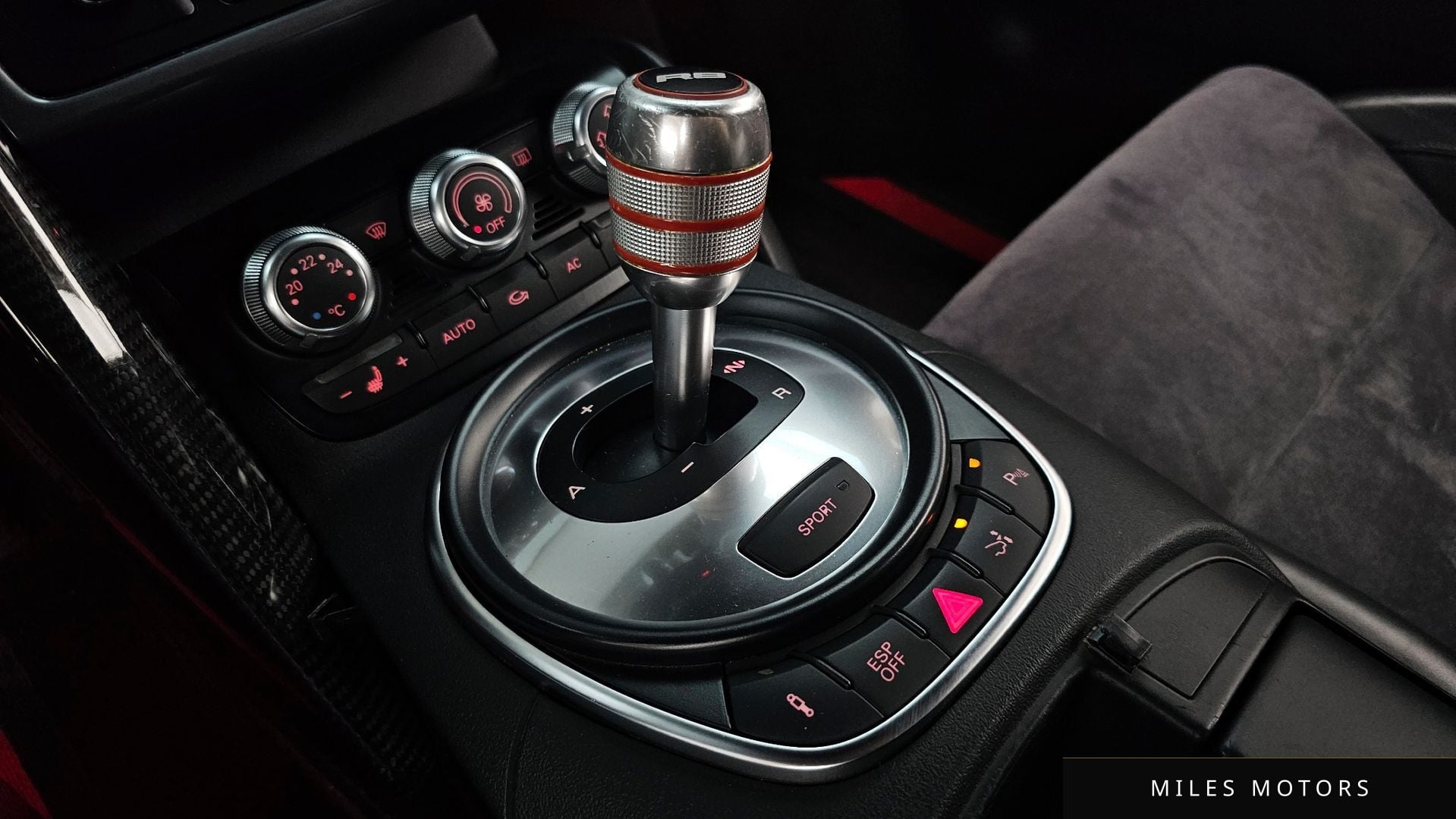 Audi R8 2010 — миниатюра 9