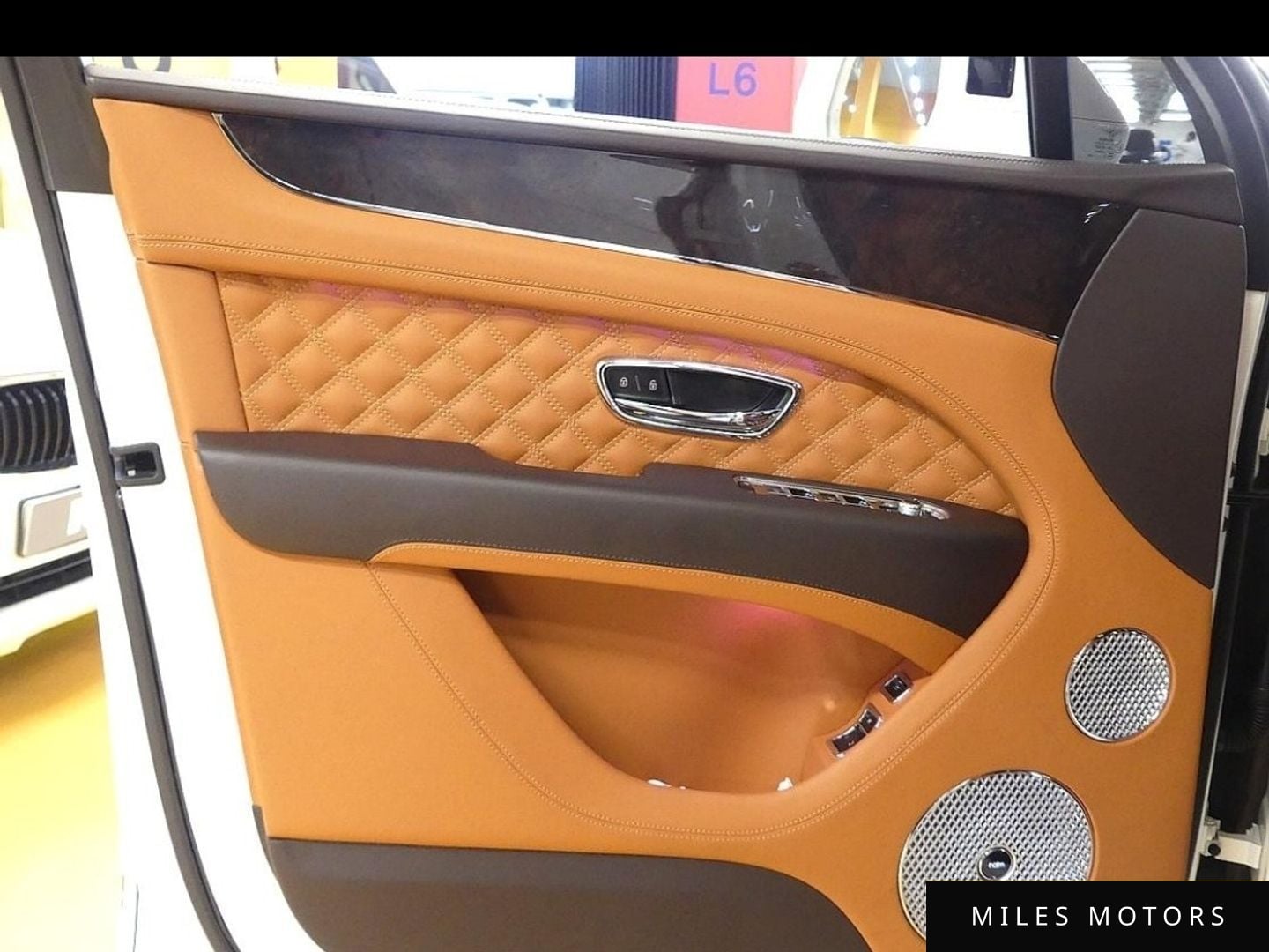 Bentley Bentayga 2021 — миниатюра 12
