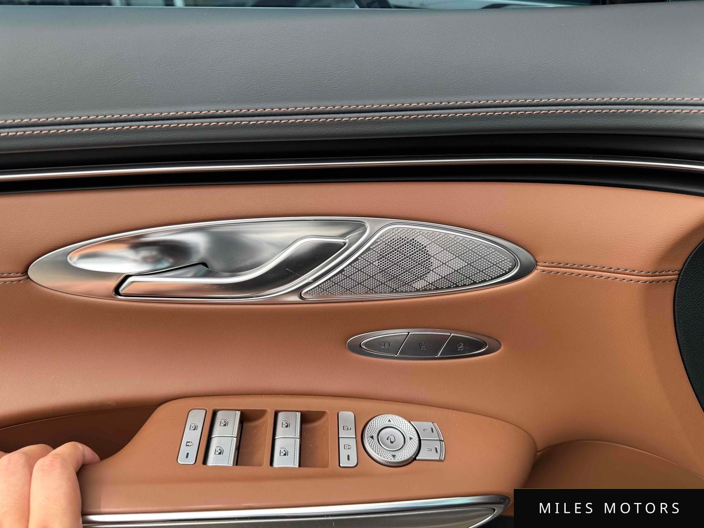 Genesis GV70 2023 — миниатюра 8