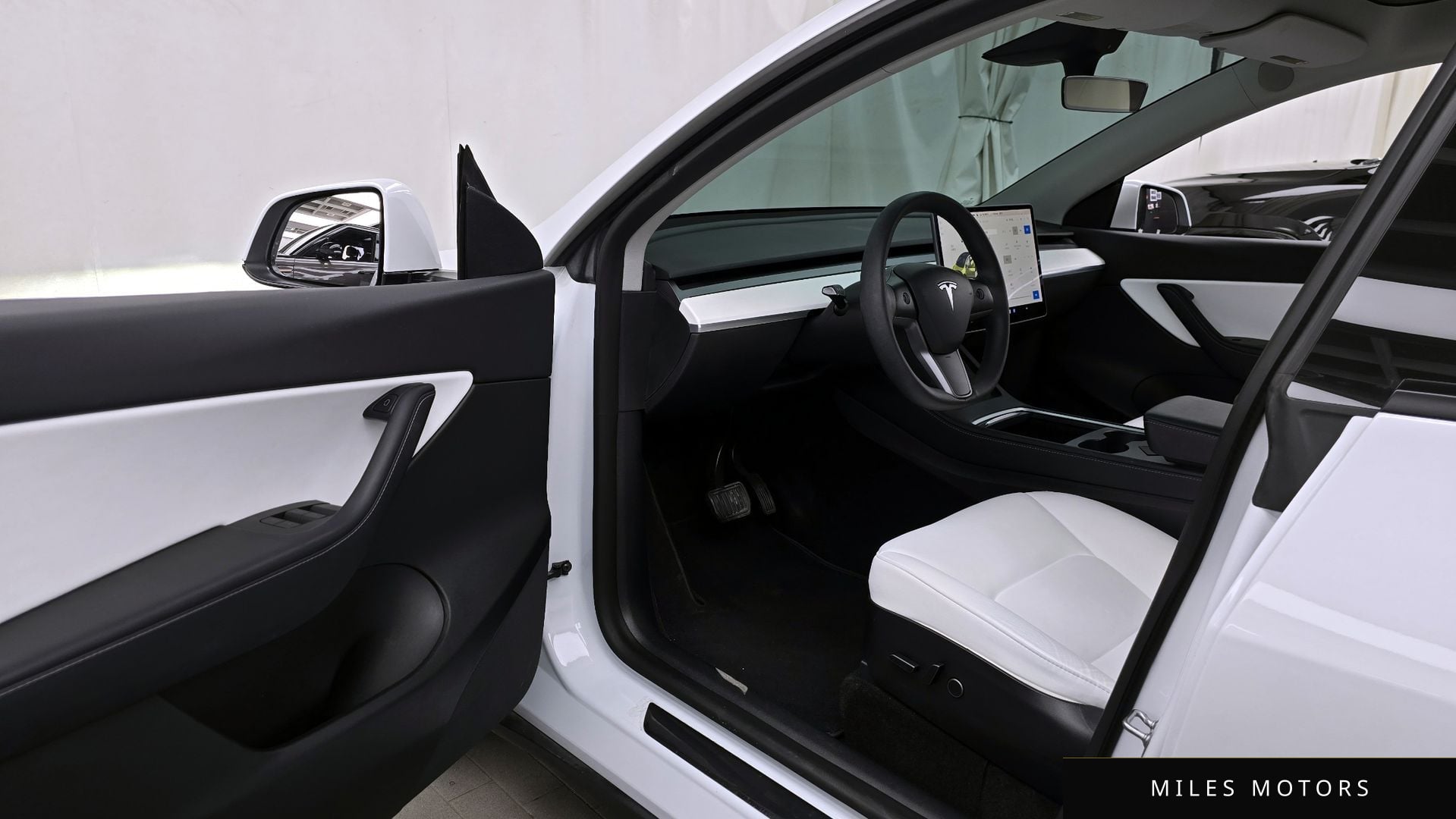 Tesla Model Y 2022 — миниатюра 10